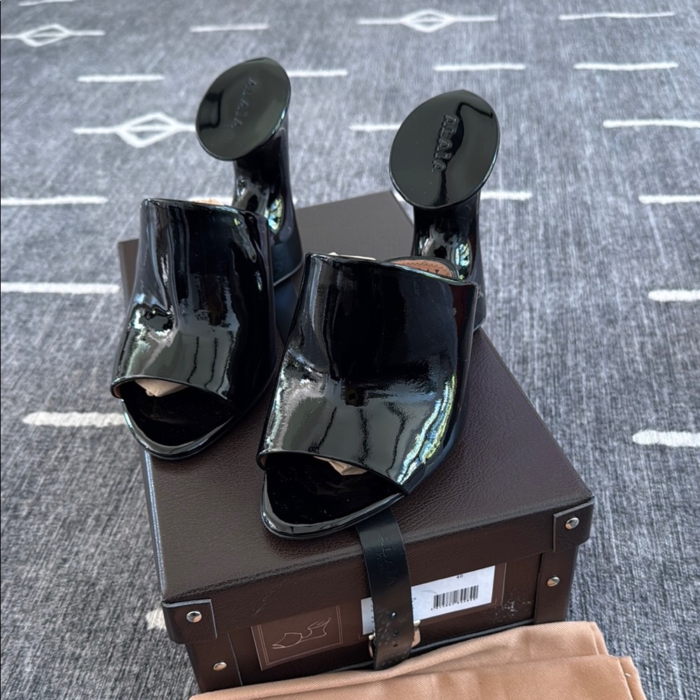 Alaïa Sculpture Patent Leather Mules | 40
